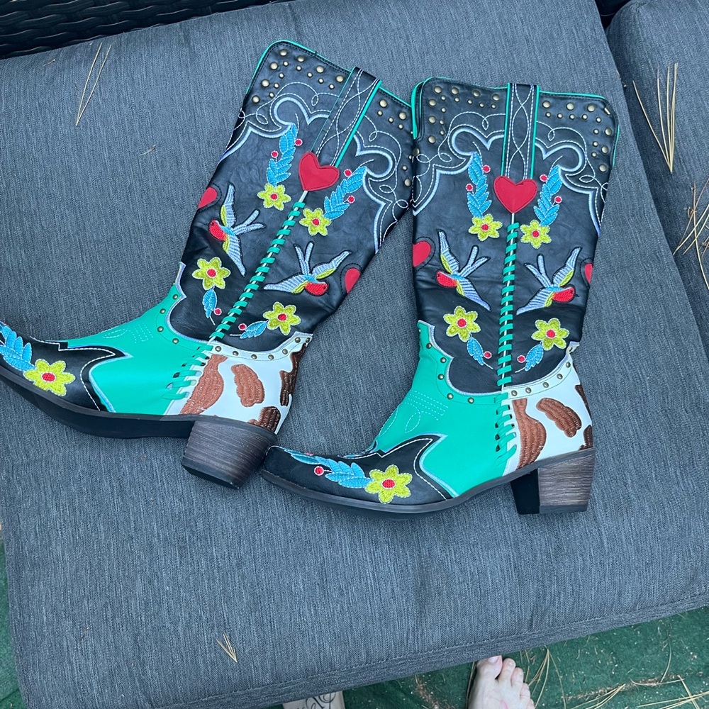 Turquoise and Black Embroidered Women's Heeled Boots
